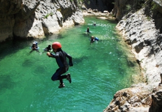 Salto al río